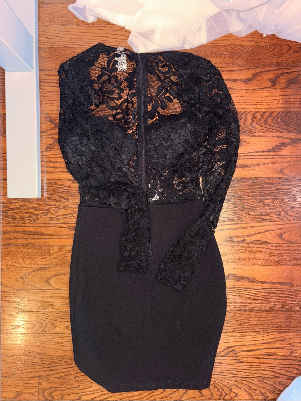 Windsor Black Lace Long-Sleeve Bodycon Dress - Picture 5 of 6